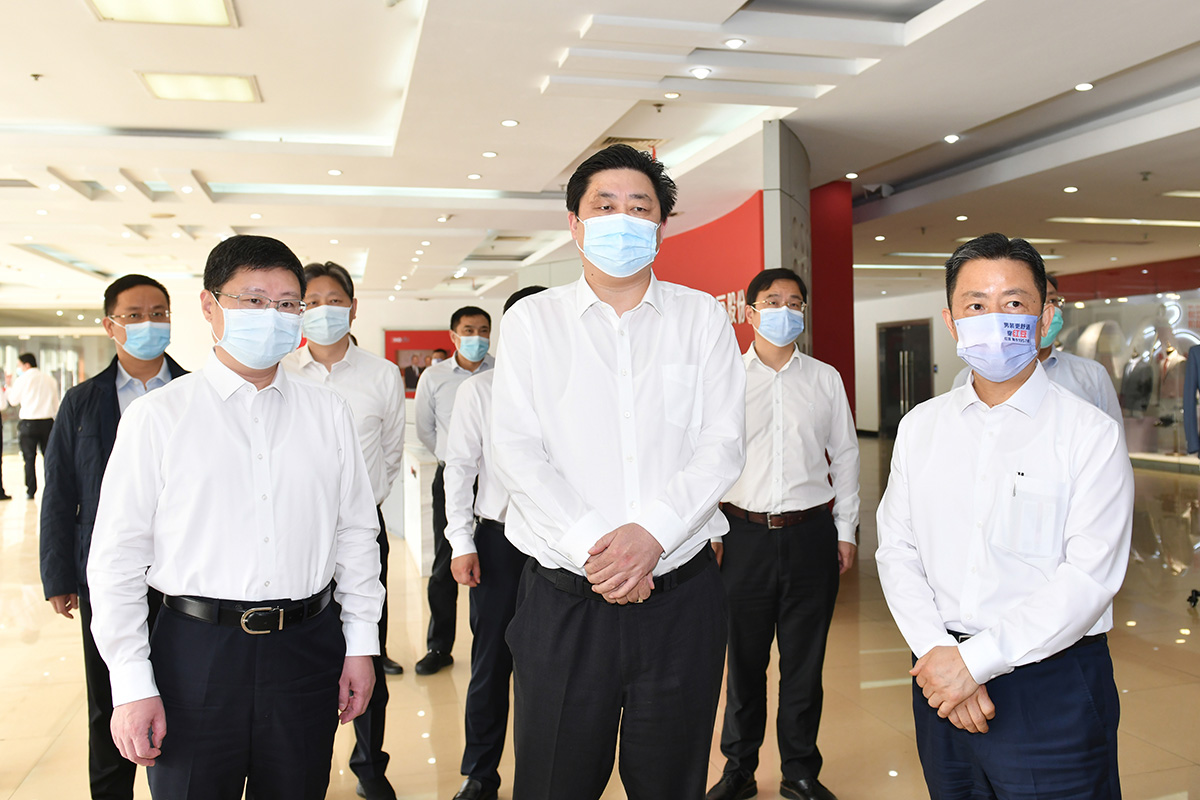 4月12日，无锡市市长赵建军带队深入恒峰g22集团，专题调研疫情防控和复工复产工作。