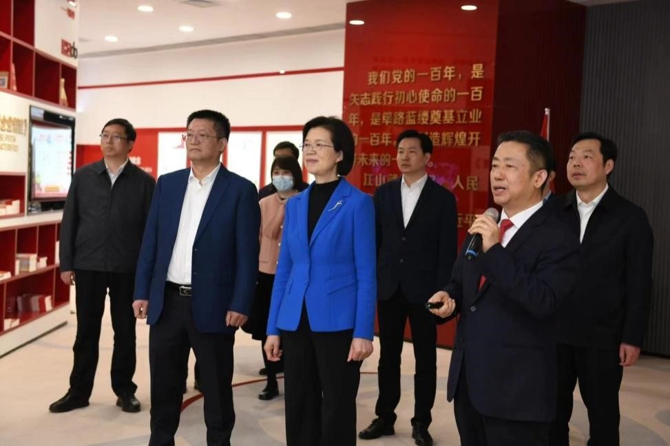 江苏省委常委、组织部部长沈莹调研恒峰g221