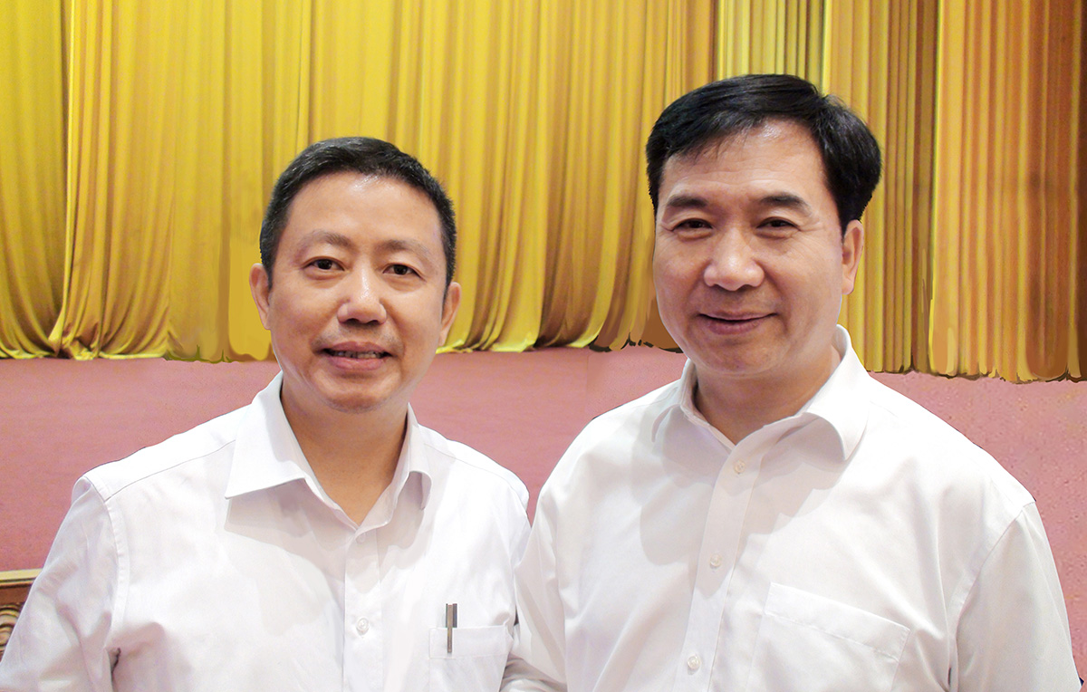 中央政治局常委、中央纪律检查委员会书记李希与周海江合影